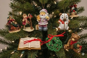 Vtg Christmas Ornament Lot 7 Pc Santa Teddy Bear Sleigh Wreath Book Figurines - Picture 1 of 14