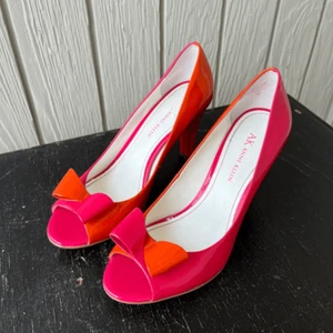 Anne Klein Foxie Pink Orange Patent Bow Heels SZ 7 Peep Toe Pumps - Picture 1 of 12