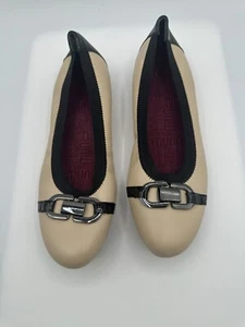 MUNRO BEIGE LEATHER BLACK PATENT TRIM TOP BUCKLE BALLET FLATS SZ 8M - Picture 1 of 12