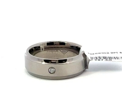 Anillo banda borde escalonado diamante 0,05 ctw titanio finlandés pulido de 8 mm Foto 1 de 4