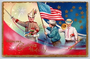 Glorious 4th Of July~Soldat Boy & Rockets~Flagge~Horn~Feuerwerk~Goldrand NASH - Bild 1 von 2