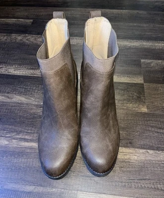 Crown Vintage Women's Wedge Heel Dark Brown Boots/Shoes Size 9 1/2 Casual - Image 1 of 4