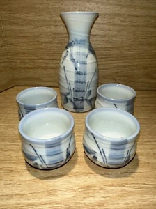 Spiral RibbedBamboo-Leaf 2 inch Set of 4 Sake Cups White Blue Porcelain Vase - Picture 1 of 10