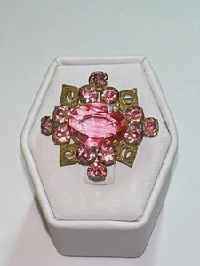 Spilla antica vittoriana spilla tono oro con pietra vetro centrale rosa 1 1/8 x 1" - Foto 1 di 5