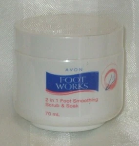 AVON FOOT WORKS 2 IN 1 SMOOTHING SCRUB AND SOAK - Picture 1 of 1