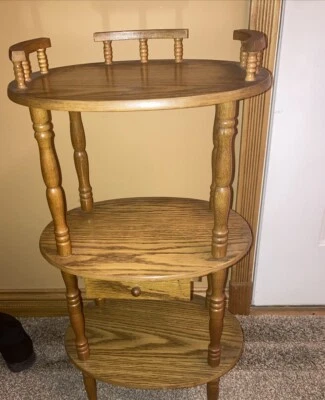 Mesa vintage nivel 3 niveles mesa de acento con un lindo cajón pequeño  Foto 1 de 4