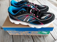 brooks kids running shoes