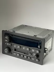2004 Chevy Silverado 2500 Pickup RADIO AM-FM CASS CD 10356164 - Great Condition - Picture 1 of 9