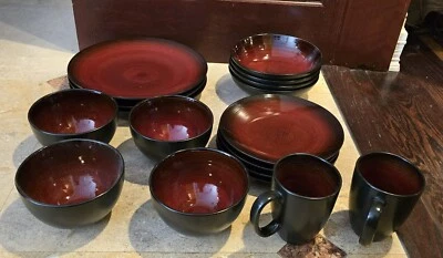 R.S.V.P. от Over and Back Stoneware (3) обеденные (4) входные тарелки (8) чаши (2) кружки - Изображение 1 из 4