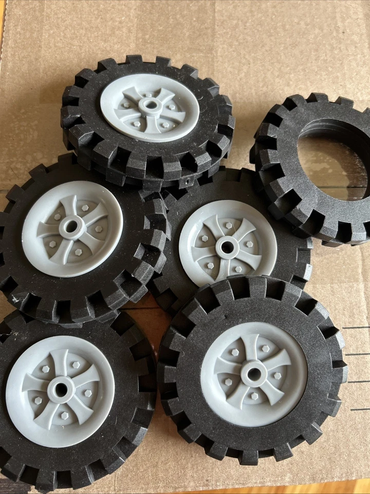 Knex Tires Large 3.5" Gray/Silver Wheels - K'nex Replacement Parts - Image 1 of 1