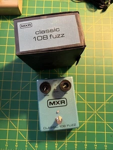 MXR - M173 - Clásico 108 Fuzz - Pedal de guitarra en caja ¡Limpio! - Imagen 1 de 6