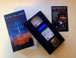 Independence Day VHS Will Smith Jeff Goldblum Sci Fi Action 1996 PG13 Free Shipp - Picture 1 of 2