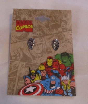 Pendientes con cabeza de Spider-Man de Marvel Comics en tono plateado Foto 1 de 2