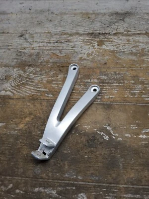 08 07-08 Honda CBR600RR 2008 08 trasero izquierdo pasajero clavija soporte de montaje  Foto 1 de 4