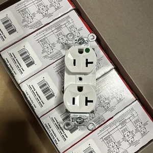 ⚡️Pass & Seymour TR8300H-W 20A Duplex Receptacle 125V 5-20R White Tamper Res⚡️ - Picture 1 of 7