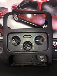 03-07 JEEP LIBERTY DASH RADIO CLIMATE BEZEL COVER OEM 5KD13DX9AC W/ AC CONTROLS - Picture 1 of 6