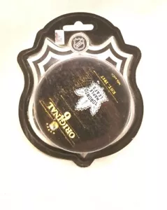 InGlasCo Original 6 Toronto Maple Leafs Souvenir Collector Hockey Puck - Picture 1 of 2