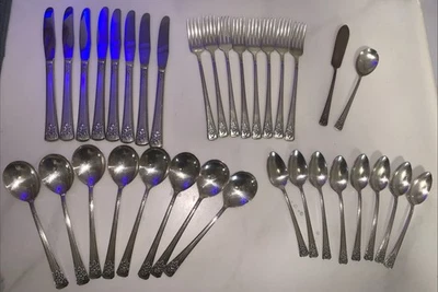 Vintage Rogers DeLuxe Plate Silver Plate Silverware Set 34 Total Pieces - Image 1 of 4