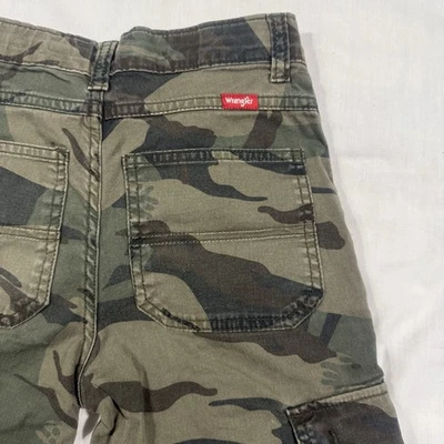 Pantalones cargo Wrangler para niños talla 12 ajustados camuflados cintura ajustable verde carpintero Foto 1 de 4