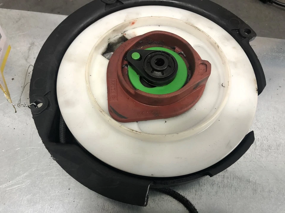 Conjunto de arranque de retroceso usado Ski-Doo MXZ Formula 420890170 Skandic WT 550F F/C Foto 1 de 4