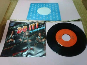Three Degrees : Do It / Same ( Disco Version ) ; JAPAN CBS-sony 7"45 Pic.Sleeve - Bild 1 von 1