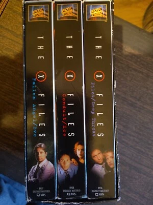 THE X-FILES SEASON 2 VHS Boxed Set 1997 - Image 1 of 4
