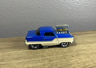 Muscle Machines - 1954 Nash Metropolitan - Azul e Branco - Die-Cast em escala 1/64 - Imagem 1 de 4