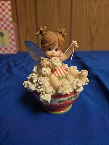 My Little Kitchen Fairies Enesco 2006 Stringing Popcorn Fairie #4005699 - Picture 1 of 6