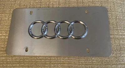 Placa de parachoques delantero audi emblema plateado Foto 1 de 3