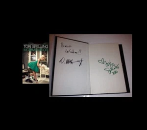LIBRO FIRMADO TORI SPELLING & DEAN MCDERMOTT MOMMYWOOD NY AUTOR MÁS VENDIDO RARO - Imagen 1 de 1