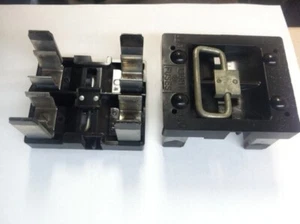CUTLER HAMMER  60 AMP LIGHT FUSE PANEL PULLOUT FUSE HOLDER - Picture 1 of 4