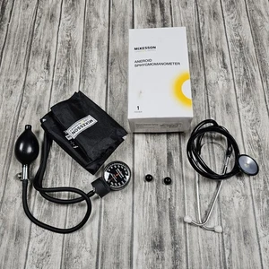 EXCELLENT McKesson LUMEON Adult Cuff Deluxe Aneroid Sphygmomanometer, Black - Picture 1 of 9