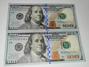 2 $100 Bills Federal Reserve Currency Sequential Numbers 2017 A Series - Picture 1 of 4