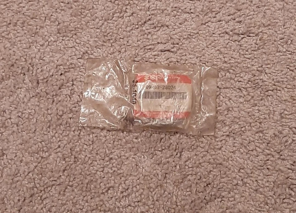 Suzuki RM250 Seal Crankshaft 09283-28024 New OEM - Image 1 of 1