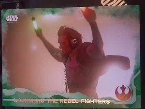 2016 Topps Star Wars Rogue One #67 Launching the Rebel Fighters verde - Imagen 1 de 1