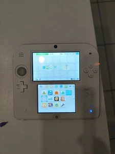 Console Nintendo 2DS Bianca E Rossa Con Caricabatterie Originale Ottimo Stato + - Imagen 1 de 9