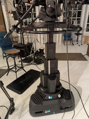 Vinten V3963-0002 Quattro-SL 4-Stage Studio Pedestal with Vinten V4095-0001 head - Image 1 of 2