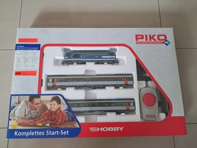 Piko Starter Set 59010 with Diesel Locomotive + 2 Passenger Cars - Image 1 of 4