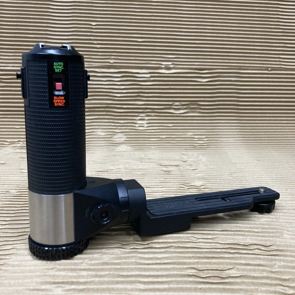 Pentax Asahi TTL Off Camera Flash Grip - Image 1 of 4