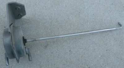 Actuador de tracción de cerradura de puerta de vacío Ford Thunderbird lado izquierdo o derecho 1964 64 OEM Foto 1 de 4