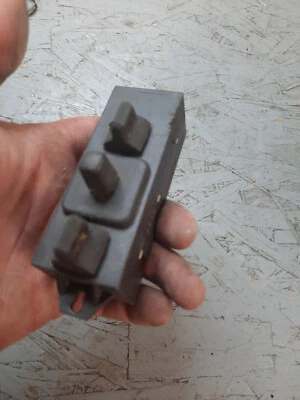 Interruptor de asiento (izquierdo) 5GT60TRMAA camioneta Dodge Ram, Durango/Dakota/Jeep Cherokee Foto 1 de 2