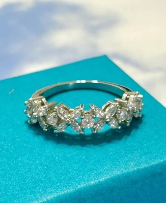 Preciosa banda de anillo 925 con piedras preciosas blancas brillantes de varias piedras de plata esterlina 6,5 Foto 1 de 2