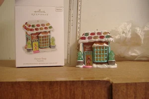 ~FLOWER SHOP~SIXTH IN THE NOELVILLE SERIES~2011 HALLMARK ORNAMENT~ - Picture 1 of 2