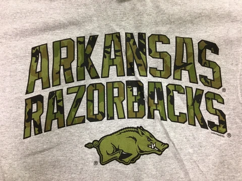 ARKANSAS RAZORBACKS OFFICIALLY LICENSED T-SHIRT Brand New S-XXL CAMO Cover