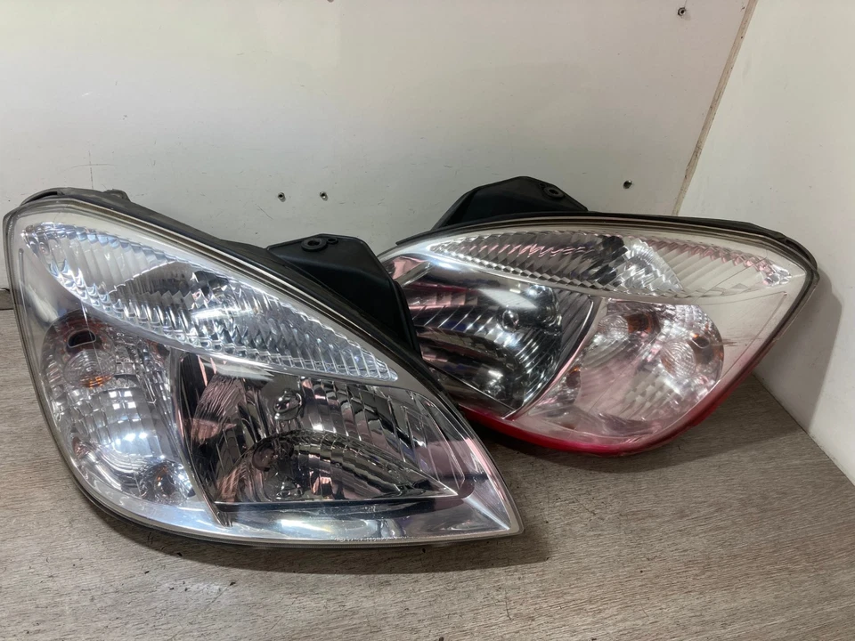 Par de faros delanteros del lado del conductor y del pasajero Kia Rio 2009 Foto 1 de 4