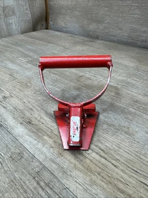 Herramienta de suelo extractor de abrazadera de alfombra de acero Taylor vintage, rojo Foto 1 de 4