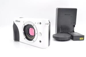 4.111 disparos - Cuerpo Nikon 1 J1 con batería original y cargador YS01816 - Imagen 1 de 4