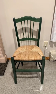 Старинный деревянный фермерский стул с плетеным соломенным сиденьем  - Изображение 1 из 3