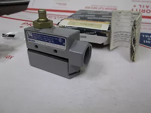 BZE6-2RQ Microswitch limit switch, NEW IN BOX. FREE SHIPPING - Picture 1 of 1