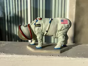 Cow Parade MOOOOONWALK Figurine #9120 Astronaut Moon Walk NASA 2000 Cow Parade - Picture 1 of 10